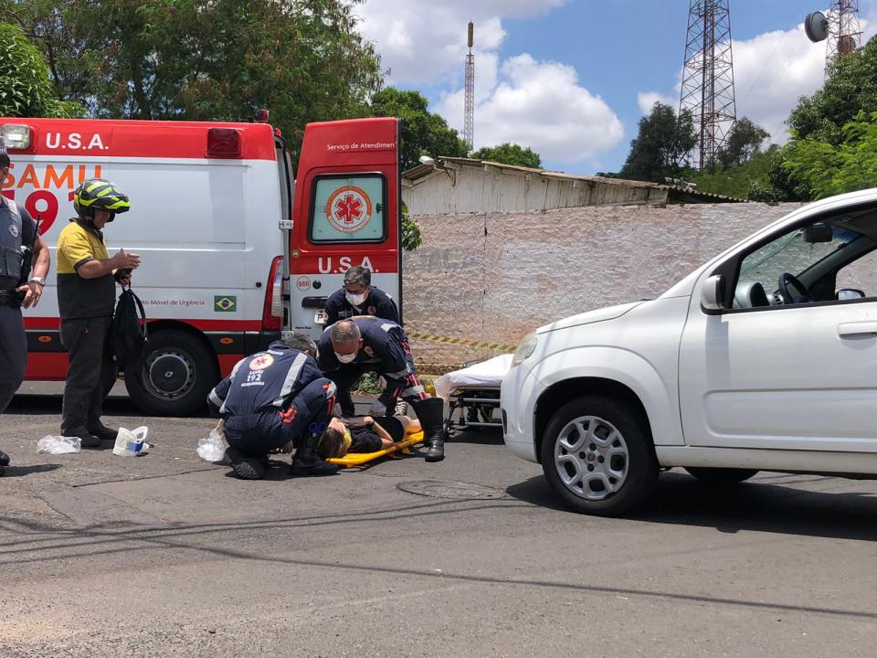 Foto 2 de 3 — Acidente envolve ciclista e carro na Vila Xavier em Araraquara